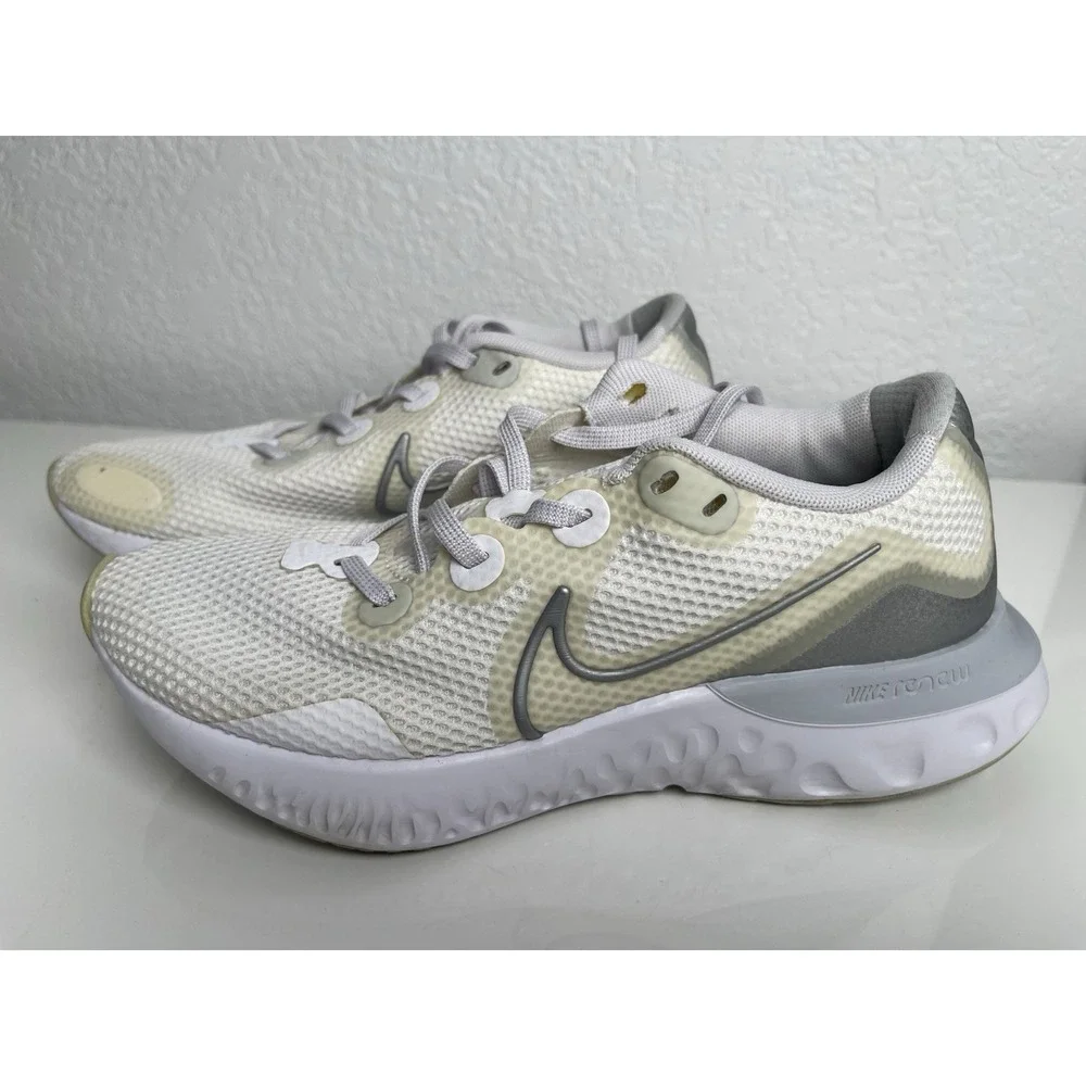 Nike Renew Run Women's Size 7.5 Shoes Pure Platinum/Metallic Silver CK6360 003‎